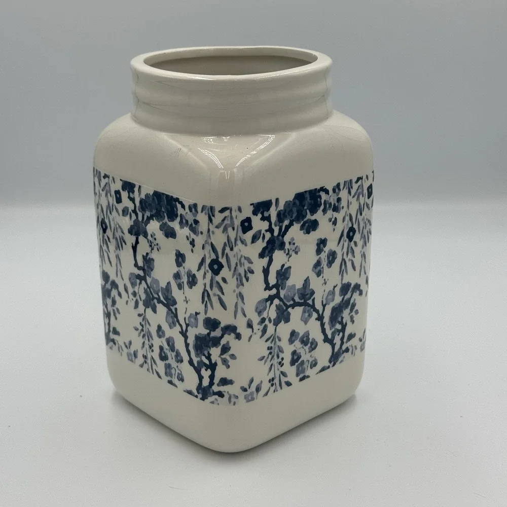 White With Blue Flowers Ceramic Canister Or‎ Case